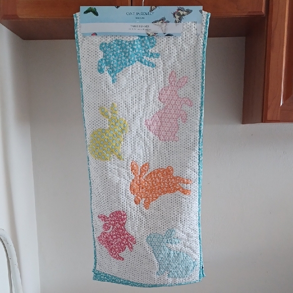 NEW Cynthia Rowley 16" X 72" Bunny Rabbit Table Runner - Picture 3 of 11